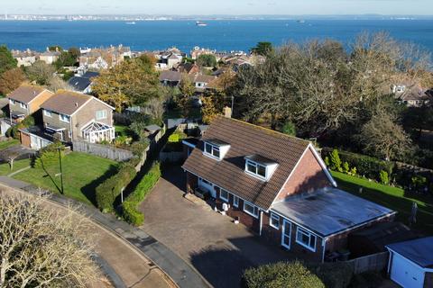 5 bed property, in Solent View Road, £650,000