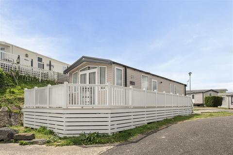 3 bed property, in Panorama Road, £70,000
