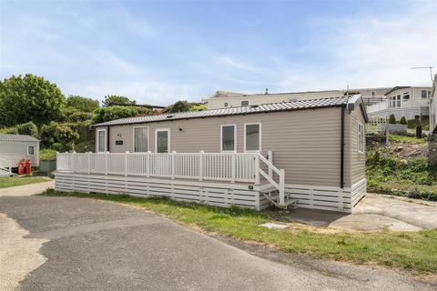 3 bed property, in Panorama Road, £70,000