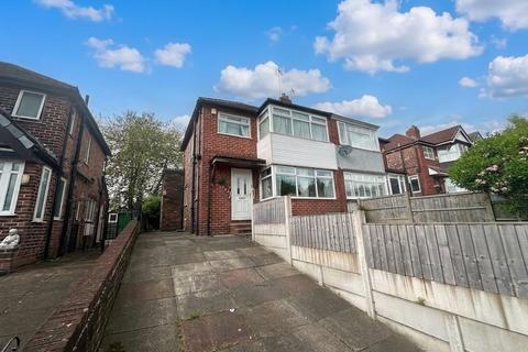 3 bed property, in Langworthy Road, £220,000