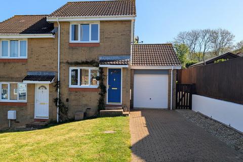 2 bed property, in Kingslea Park, £235,000
