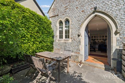 3 bed property, in The Green South, £500,000