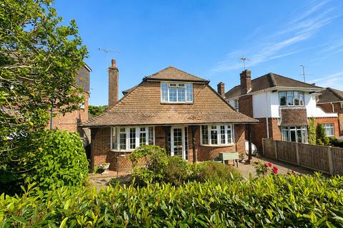 4 bed property, in Cranmore Gardens, £650,000