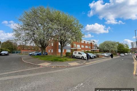 2 bed property, in Sylvan Grove, £145,000