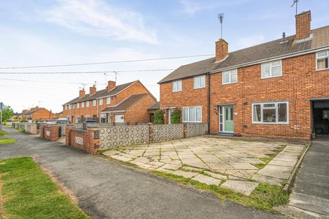3 bed property, in Hanstone Road, £210,000