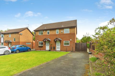 2 bed property, in Ringwood Avenue, £240,000