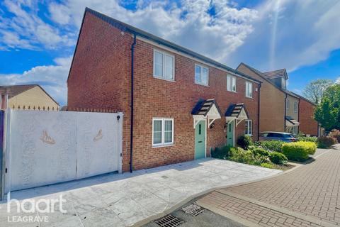 3 bed property, in Tusroke Road, £400,000