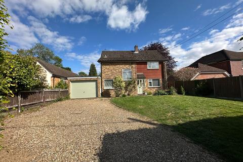 3 bed property, in Long Lane, £895,000