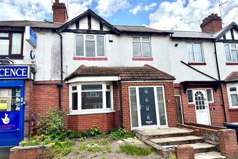 4 bed property, in Vicarage Road, £150,000