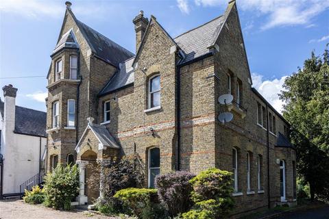1 bed property, in Bramley Hill, £350,000