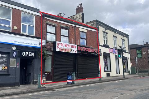 2 bed property, in Market Street, £200,000