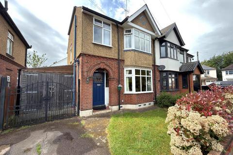 3 bed property, in St Michaels Crescent, £390,000