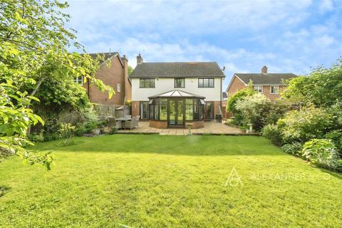 5 bed property, in Park Road, £695,000