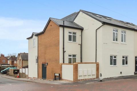 3 bed property, in Rye Road, £400,000