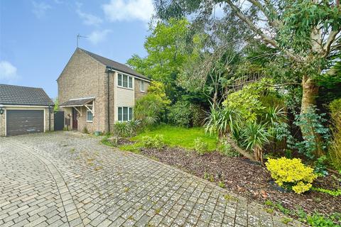 3 bed property, in St. Albans Green, £220,000