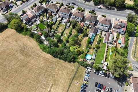 3 bed property, in Havering Road, £375,000