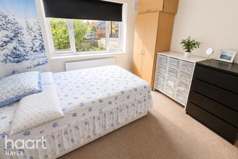 3 bed property, in Craven Close, £600,000