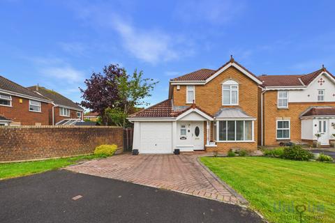 4 bed property, in Wells Close, £325,000