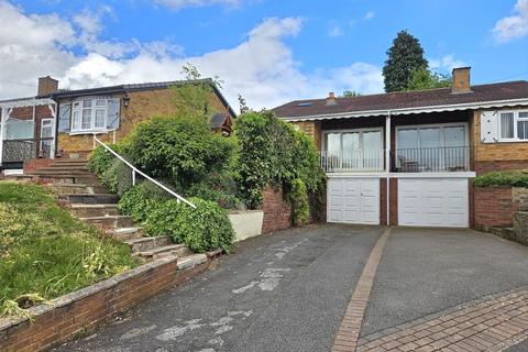 4 bed property, in Walford Drive, £330,000