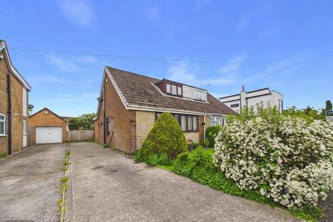 2 bed property, in Chiltern Drive, £220,000