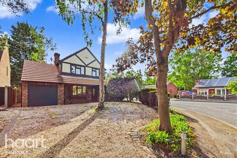 4 bed property, in Tudor Road, £350,000