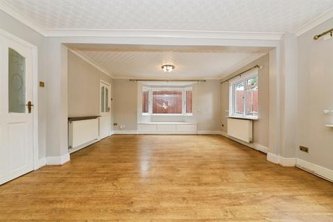 3 bed property, in The Packway, £290,000