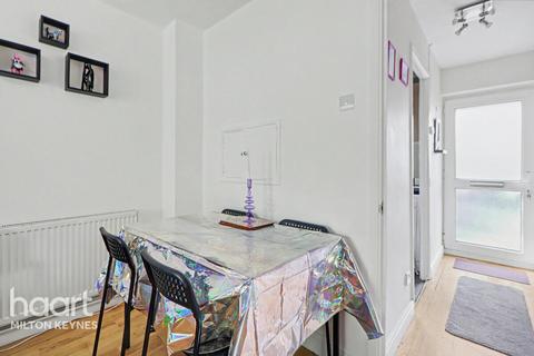 2 bed property, in Scardale, £250,000