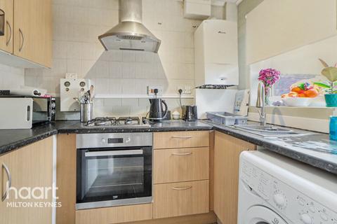 2 bed property, in Scardale, £250,000