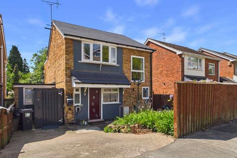 3 bed property, in Mays Avenue, £375,000