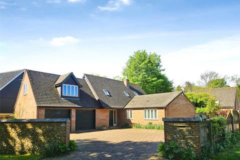 5 bed property, in Long Street, £550,000