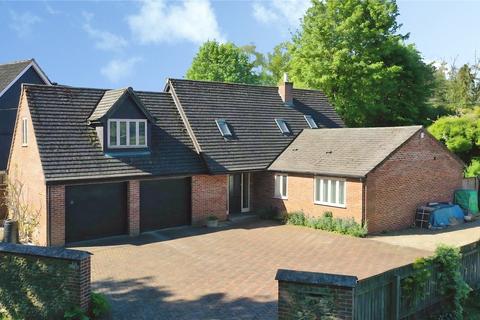 5 bed property, in Long Street, £550,000