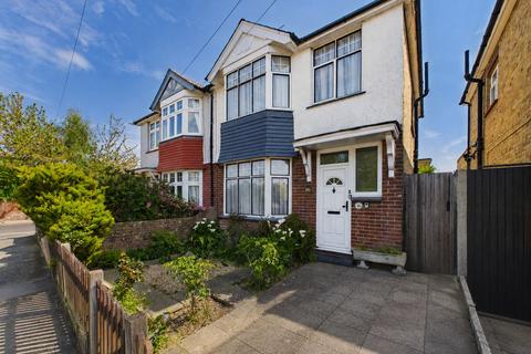 3 bed property, in Crawford Road, £315,000
