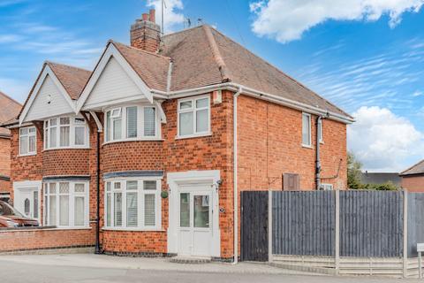 3 bed property, in Edward Avenue, £300,000