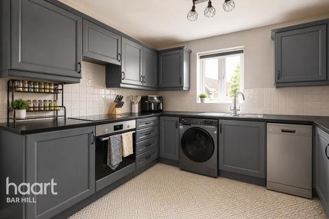 2 bed property, in Bourneys Manor Close, £190,000
