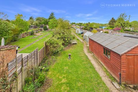 3 bed property, in Station Road, £400,000