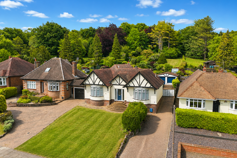 3 bed property, in Tring Road, £700,000