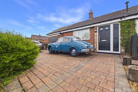 1 bed property, in Dallymore Drive, £130,000