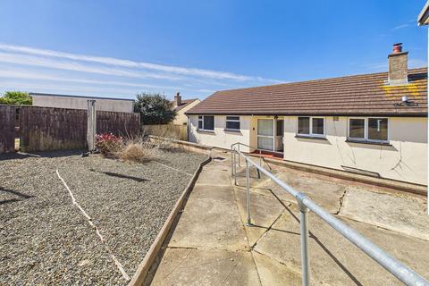 3 bed property, in Croft Road, £250,000