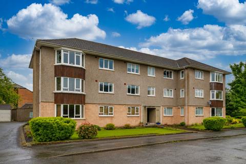 3 bed property, in Castle Court, £205,000