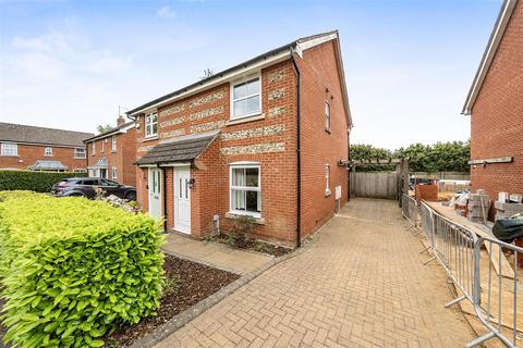 2 bed property, in Puddingstone Drive, £525,000
