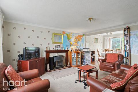 4 bed property, in Daffodil Court, £260,000