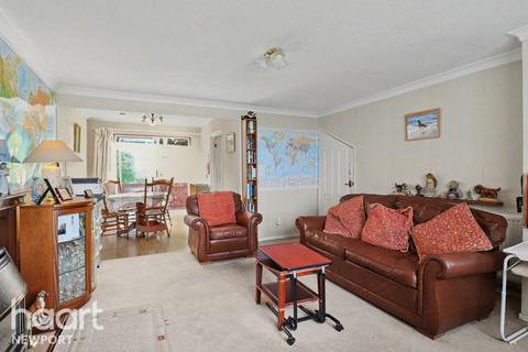 4 bed property, in Daffodil Court, £260,000