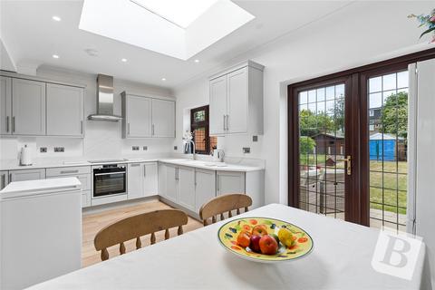 4 bed property, in Canon Avenue, £550,000