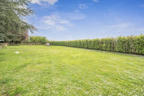 4 bed property, in Gilberts Green, £200,000
