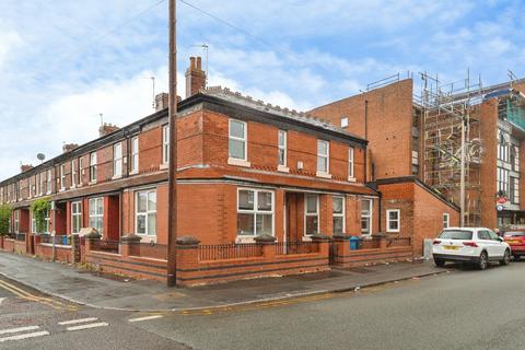 6 bed property, in Kippax Street, £390,000