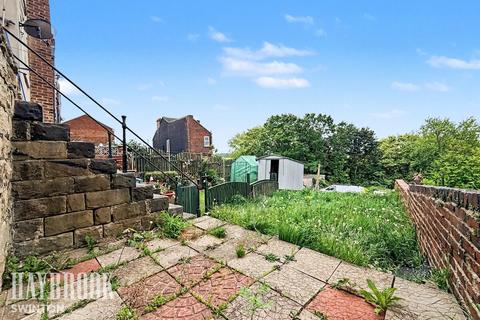2 bed property, in Lower Dolcliffe Road, £90,000