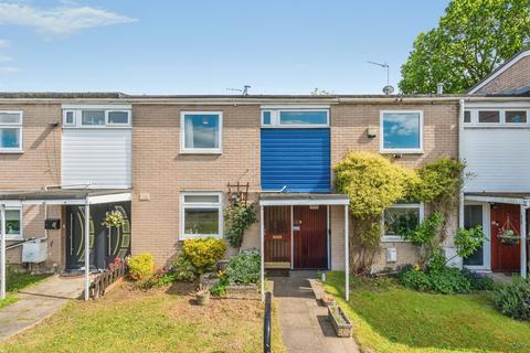 3 bed property, in Vicarage Close, £325,000