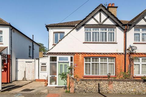 3 bed property, in Norman Avenue, £600,000