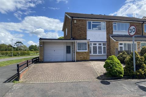 2 bed property, in Greensward, £250,000