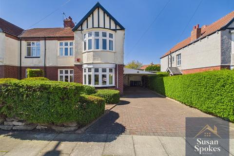 4 bed property, in Harton Grove, £390,000